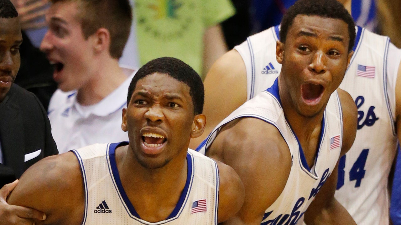No. 8 Kansas rolls to rout of No. 19 Texas